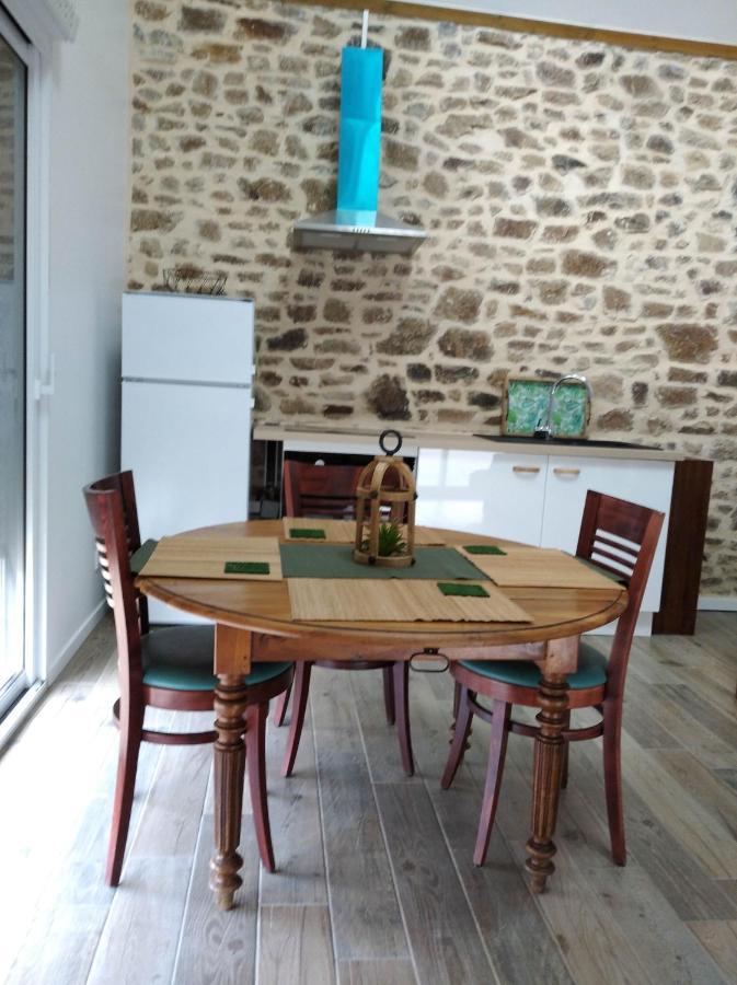Les Petits Gites Ernée Exteriör bild
